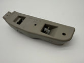 Oryginalny uchwyt lampy tylnej Ford Fiesta 3 III prawy 89FG 13N004 AA